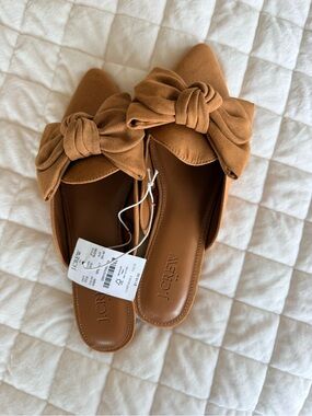 J. Crew Camel Bow Pointed-Toe Slip-On Mules NWT 6.5